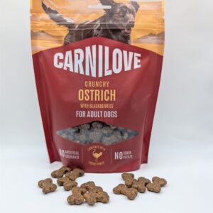 CARNILOVE Dog CRUNCHY Snack Ostrich with Blackberries 200 g - struś z jeżynami