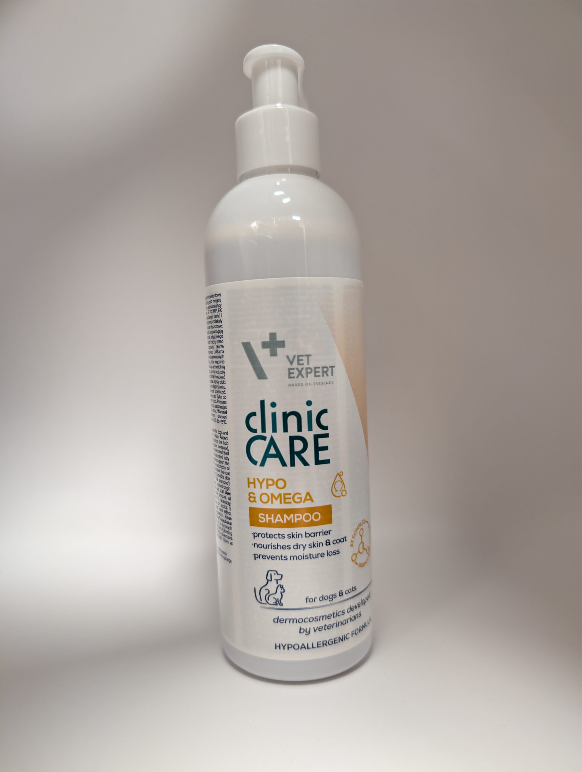 VET EXPERT Clinic Care Hypo & Omega Shampoo - szampon dermokosmetyczny dla psów i kotów 250 ml